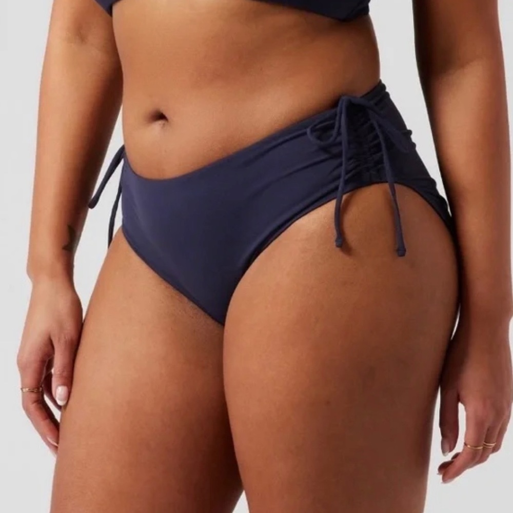 ATHLETA navy blue ruched side tie bikini bottoms size medium